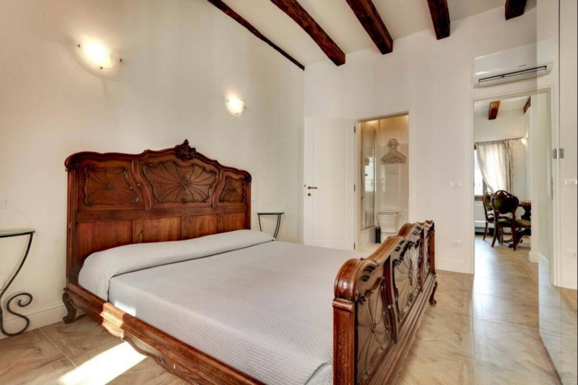 Traditional With Terrace Venedig